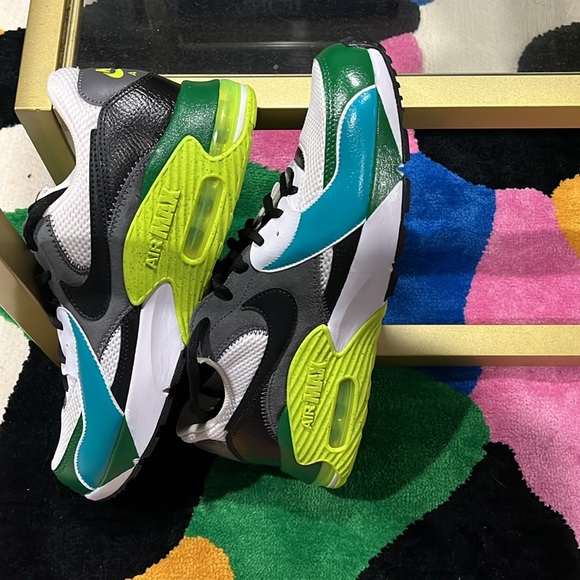 Brand new shoes for for sale for men 100% authentic green neon - Picture 4 of 7